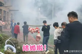 湖南邵阳，农村婚宴现场：随礼20，回礼40，一桌16个菜还能打包图片