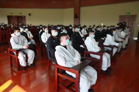 北京海淀：谎称高价拍卖藏品，团伙诈骗百余名老年人获刑图片