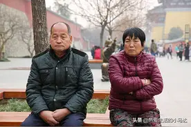 63岁大妈哭诉：以为再婚会幸福，可二婚老伴要求太多，让我想逃离图片