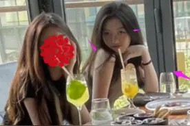 李嫣和好友聚餐长腿抢镜，兔唇基本恢复，网红气浓可惜了好基因图片