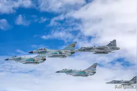 歼10力压苏35夺冠，俄罗斯人完全看呆了：巴铁和伊朗心里有数了图片