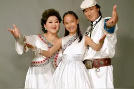 吉祥三宝14年后：爸爸逝世，妈妈隐退，演女儿的英格玛模样大变图片