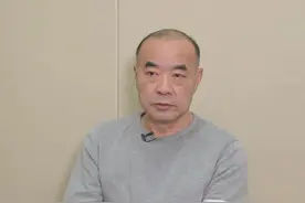 审判长走上被告席：一失足成千古恨！图片
