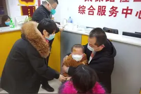 石家庄：居家封闭为拆手术线发愁，社区送医上门暖人心图片