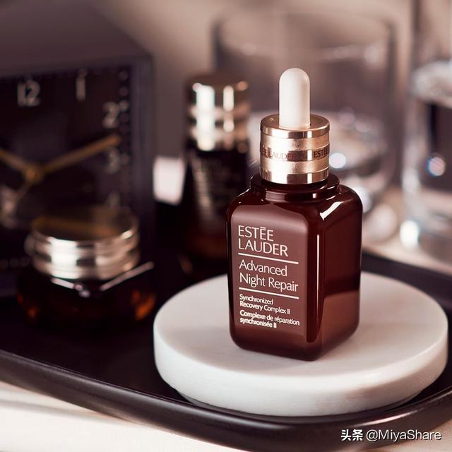 雅诗兰黛5款精华：高能小棕瓶被虚夸，抚纹精华有实效却凭遭吐槽
