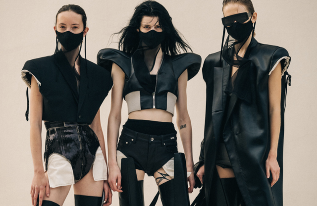 女明星秋季撞衫的第一件单品，我再也不说它鸡肋了