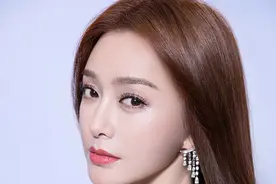 秦岚PK蒋勤勤，谁是最美琼女郎图片