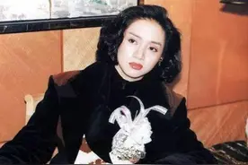 整日游手好闲，拿着梅艳芳遗产吃喝玩乐就算了，怎么70岁还出轨？图片