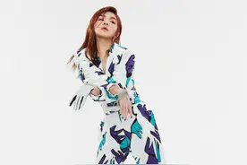 Ella厉害了，穿黑丝袜一点不low，配10厘米细高跟好霸气图片