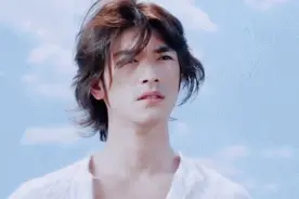 亚洲第一男神金城武：吃剩饭，被大佬羞辱，如今变成这样了图片