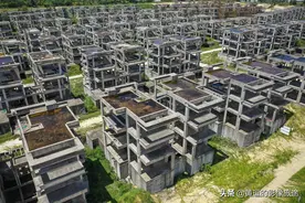 航拍：海南大片“骷髅别墅”闲置荒地！徒有框架犹如建筑模型图片