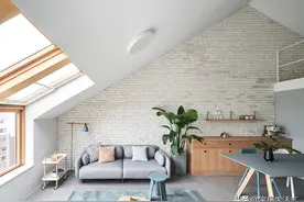 拥有三角形屋顶的小房子，北京loft阁楼亲子宅设计图片