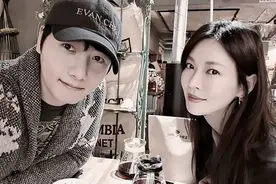 每天约会15个小时，8个月穿同样的衣服决定结婚的韩国明星夫妻？图片
