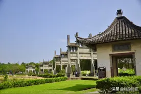 安徽省棠樾牌坊群，著名景点：鲍灿孝行坊、慈孝里坊等。图片