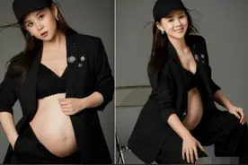 36岁李小萌拍孕肚性感写真，二胎肚大如球，老公贴身拥抱太甜蜜图片