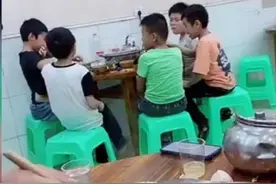 5个小男孩在饭店聚餐的画面火了，网友：像极了我五排开黑的样子图片