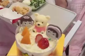 妻子剖腹产前夜丈夫拿蛋糕表白：“你永远是小公主”图片