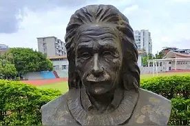 当代大学生考前迷惑行为，苹果都要被你们买涨价，牛顿：你们够了图片