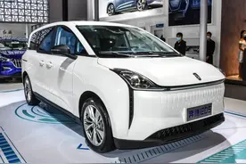 一汽奔腾E05，专为出行平台打造的纯电动MPV车型，安全实用图片