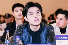 还记得《心动的信号》里的周游吗？综艺素人中的清流？图片