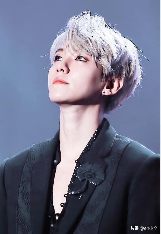 EXO边伯贤在家门口遇到私生!关注作品,远离艺人私生活不好吗?