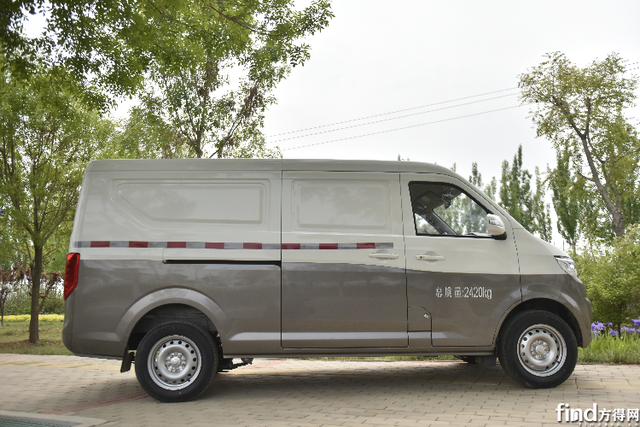 长安跨越星V5到底有多能装？最大容积 5.48m³，多拉快跑才是王道