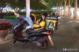 凌晨三点的城市，年轻人在加班，中年人在狂欢图片