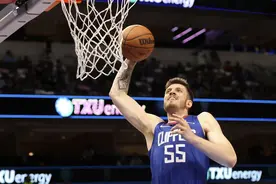 火箭当年选中的43号秀，敢打敢拼兢兢业业！命中率75%！证明自己图片