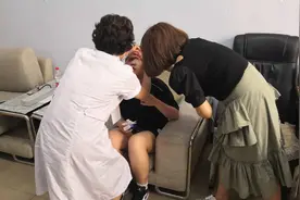 还有半个小时考试 考生突然肚子疼图片