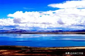 那年风雪中，推土机连同司机和机关干事都沉入湖中，第二年才找到图片