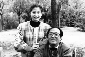 21岁坐轮椅，38岁娶18岁妻子，爱情照亮他21年，临终一幕催人落泪图片