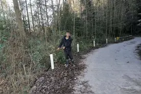贵州一男子偷公路护栏去卖，后悔不已！图片