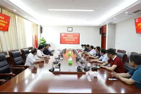 山东交通学院党委书记王焕斌会见校友高贤信一行图片