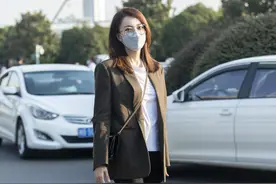 48岁最美经纪人霍汶希！穿西装身材气质太惊艳，美过旗下女艺人图片