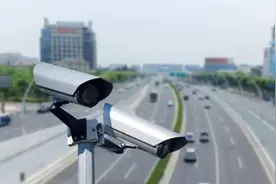 厉害了海燕，才7天就揪出上万违章车！车主：连挖鼻孔都不放过了图片