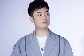 陈赫火锅店事故现场：水泥掉下砸进锅内，热油泼得到处都是图片