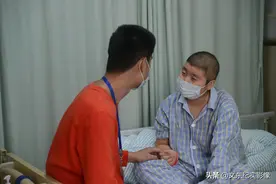 妻子重病，退伍兵哥为爱续航：我陪着你，往后，再坚强一点好不好图片
