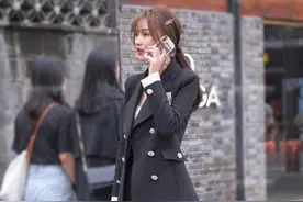 靓女穿搭真奇葩，袜子“烤硬”当鞋穿，不光透气还省钱图片