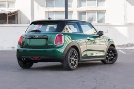 别小瞧了，富家小姐姐喜欢的三款座驾，颜值非常独特，档次也很高图片