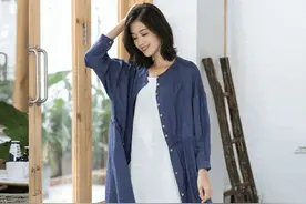 夏天不管买啥衣服，首挑这3类材质，穿起来不热，透气，舒适度高图片