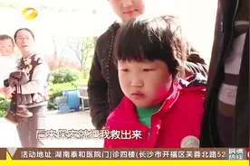 小区突然停电无通知，7岁小女孩独自一人被困在电梯半小时！视频封面