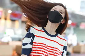 张萌机场跳女团舞乱发狂舞 手舞足蹈嗨到停不下来图片