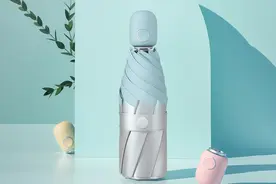 这是一把“空调伞”，一开伞降温10℃，撑它，就像靠着大树乘凉！图片