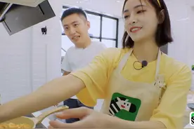 膝盖囊肿不愿做手术，会做饭还和许佳琪保持距离，黄景瑜真的优秀图片