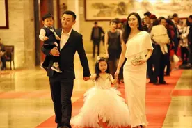 幼儿园举行“走红毯大赛”，比的不是孩子，而是家长图片