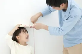 这2种运动可能会影响孩子身高，家长还常让孩子做，要引起重视图片