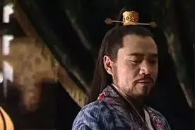 皇帝打瞌睡出丑，13岁宫女忍不住笑出声，当晚就被宠幸，宠冠六宫图片