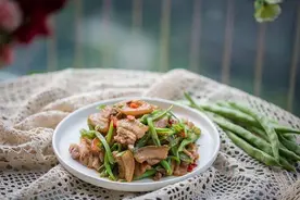 四季豆切成丝，和肉炒一炒，化湿补脾又降燥，我家1周吃3次图片