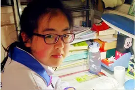 还记得汶川地震时的“让路女孩”吗？她现在很好，已经上高中了图片