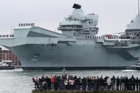 糗大了！英国航母成病毒传播船，各国避之不及，没办法又求美国图片